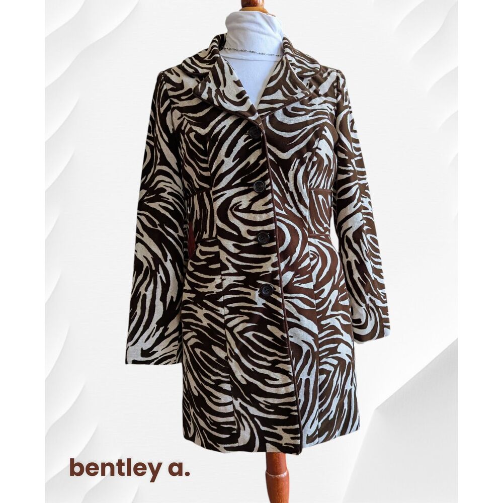 bentley a. animal print fully lined velvet accented coat  Sz S